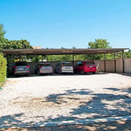Apartament Nino-5 *