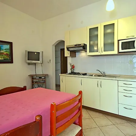 Nino-5 Apartment
